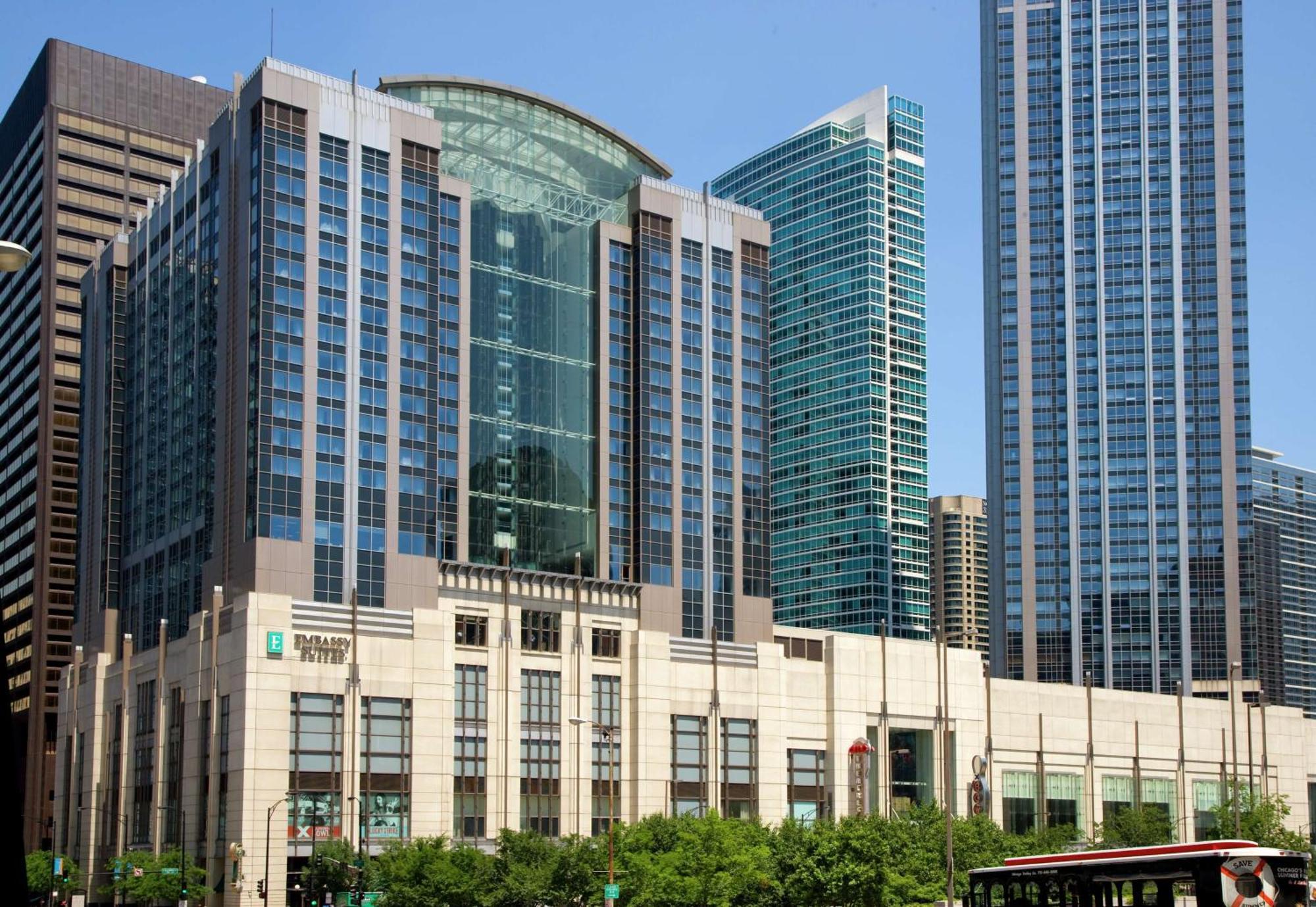 Embassy Suites By Hilton Chicago Downtown Magnificent Mile Bagian luar foto
